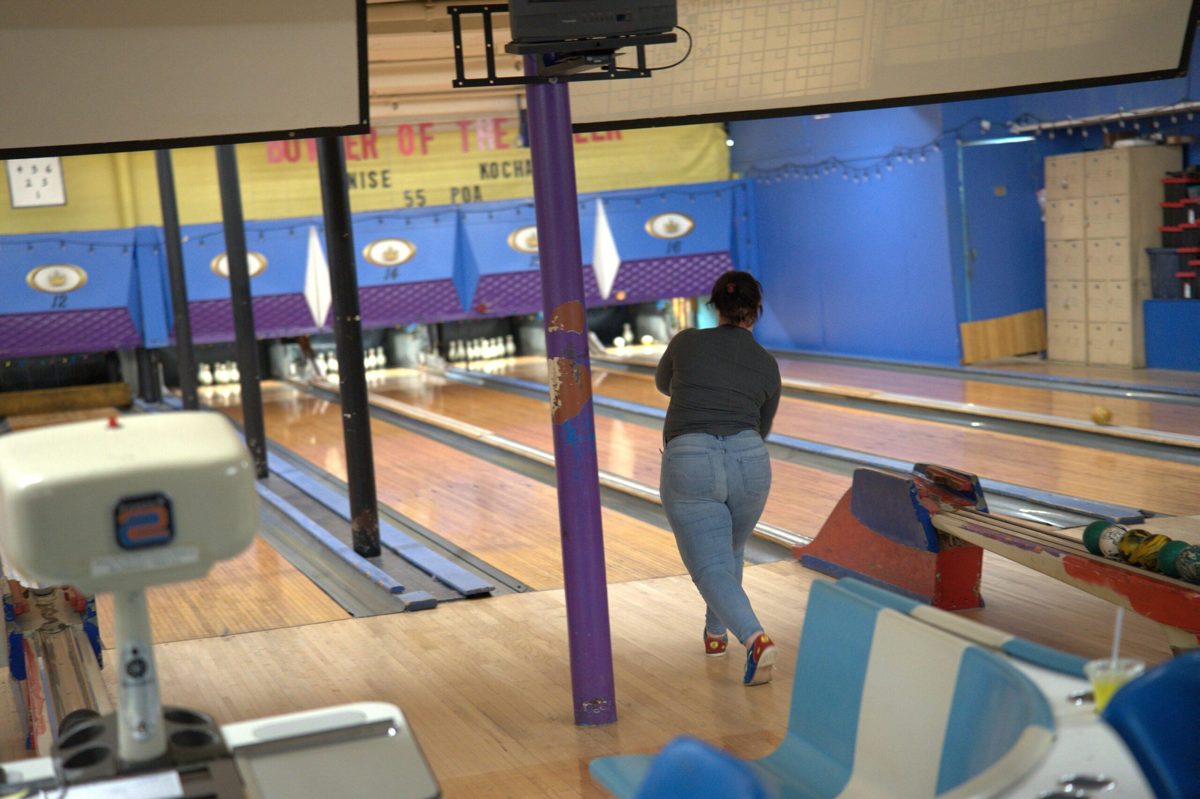 Bowling in action at Stoneleigh Lanes